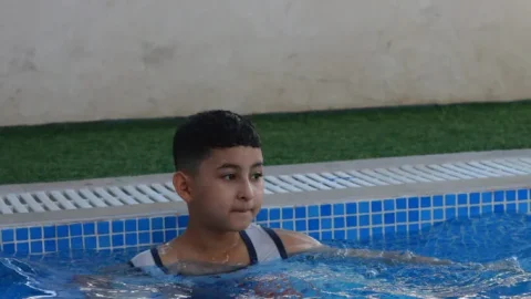 التَّغطية المُصوَّرة لدروس تدريب السِّباحة في أسبوعها الثَّالث