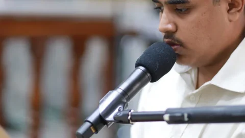 القارئ جاسم محمَّد يشارك في جامع الإمام الحسين بالكويت