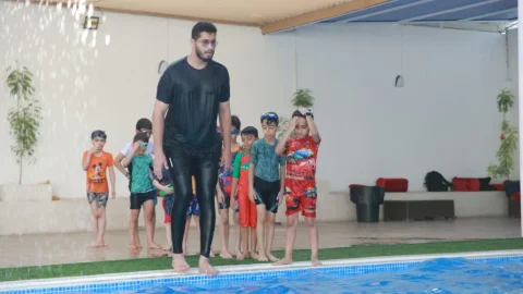 انطلاق الأسبوع السَّادس بالبرنامج الصَّيفي بتدريب السِّباحة