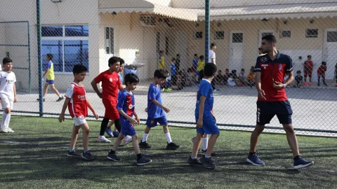 طلبة البرنامج الصَّيفي يختتمون الأسبوع الأوَّل بكرة القدم